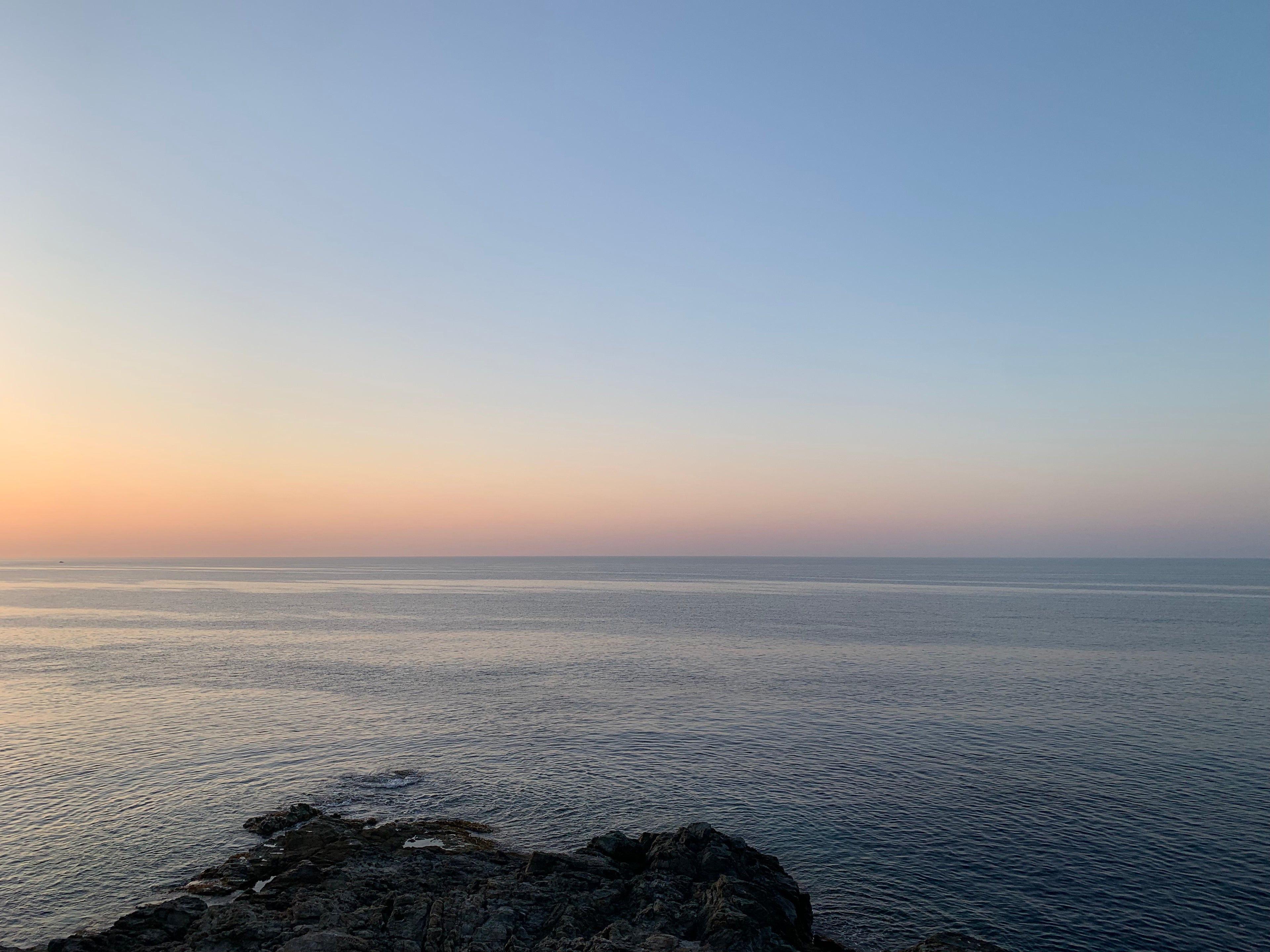 El silencio del paisaje... el mar cuando sale el sol...